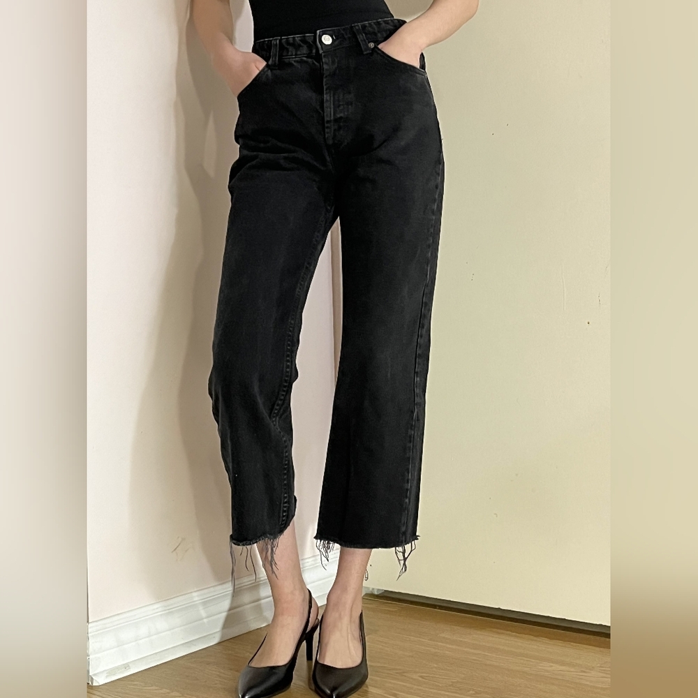 Zara Black High Rise Ankle Cropped Denim Jeans with Frayed Hem - Size 4